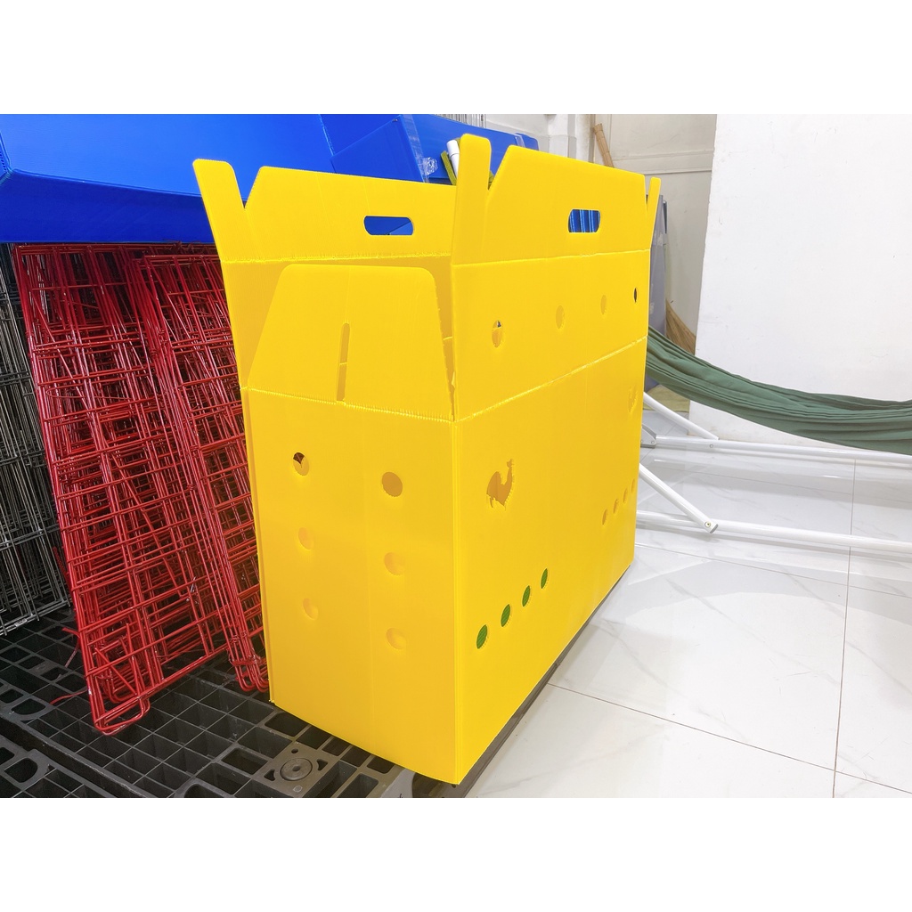 Thùng Gà Nòi bằng Nhựa Cao Cấp. Độ bền cao, chắc chắn. Phụ kiện để Gà ngủ, vận chuyển đi xa được thoải mái.