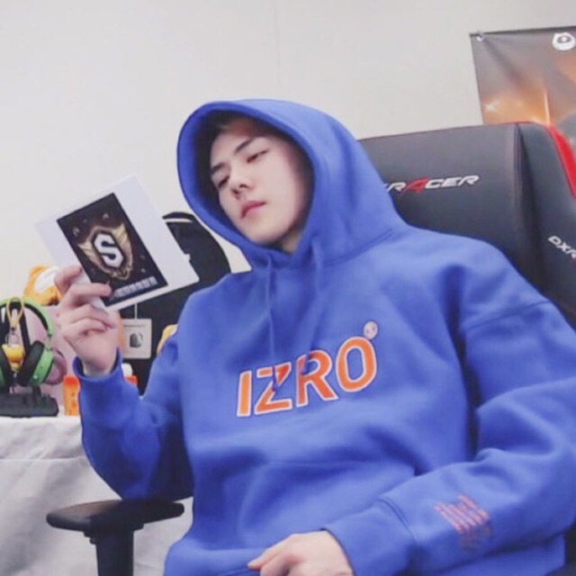 CÓ SẴN - Áo Hoodie Izro Sehun EXO - Kéo qua xem thêm