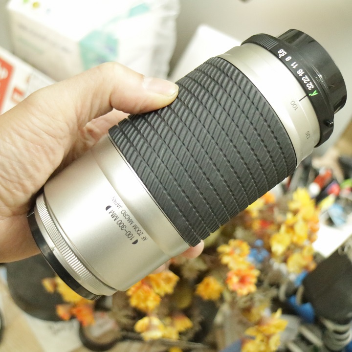 Bộ máy ảnh Pentax Kr kèm hai ống kính 18-55 và 70-300