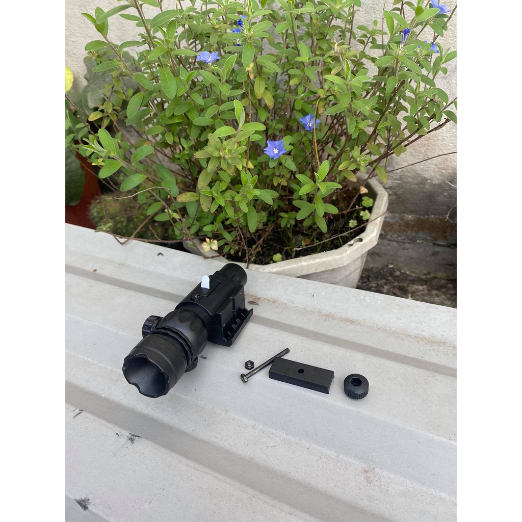 Đèn pin, đèn laze, ống nhòm có rãnh khe gắn - pin cúc áo | BigBuy360 - bigbuy360.vn