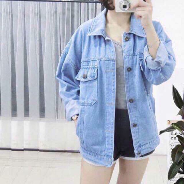 Áo khoác jean nữ Haly xanh nhạt 4 túi form rộng BB097