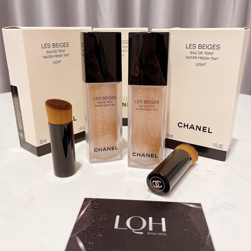 Kem nền tươi Chanel Les beiges Eau De Teint Tông Light sáng