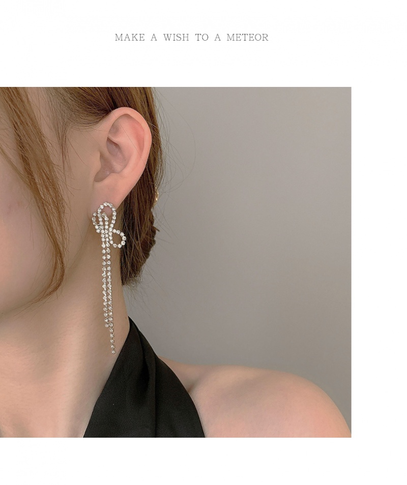 Bông tai nữ dáng dài hình nơ thả tua rua đính đá thời trang 2023