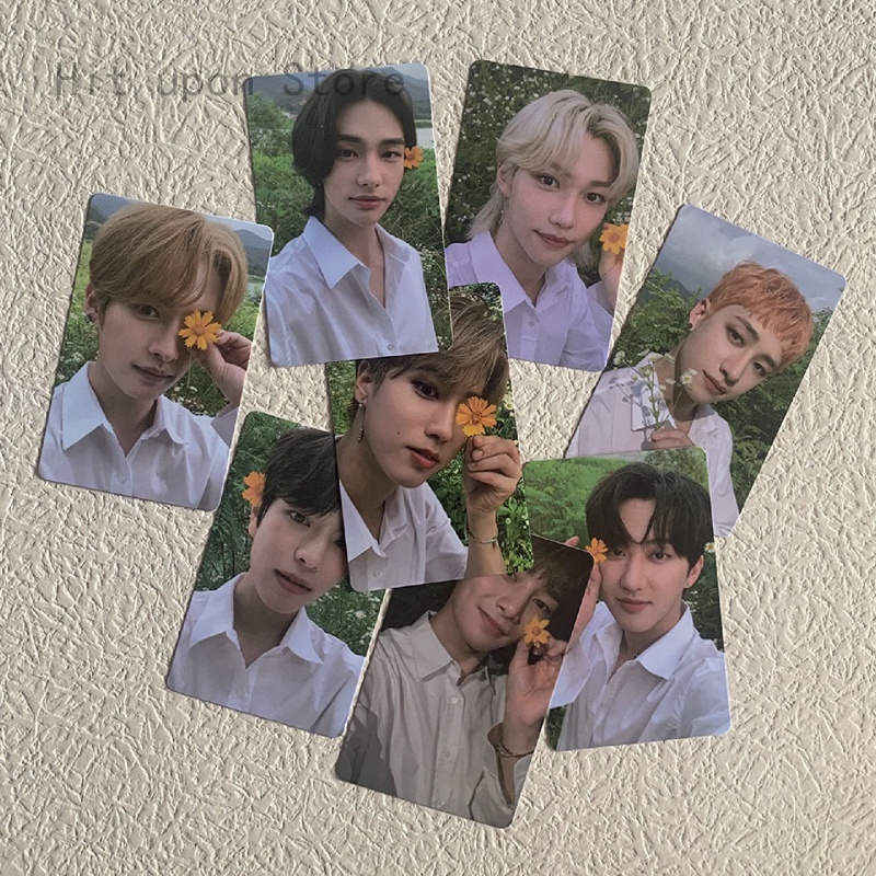 Set 8 tấm thẻ ảnh LOMO nhóm nhạc Stray Kids