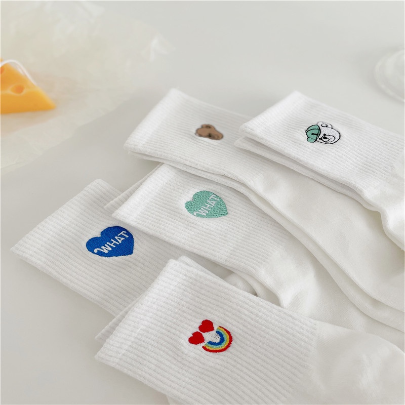 Vớ tất trắng thêu icon tim xanh gấu nâu nhỏ cổ cao
