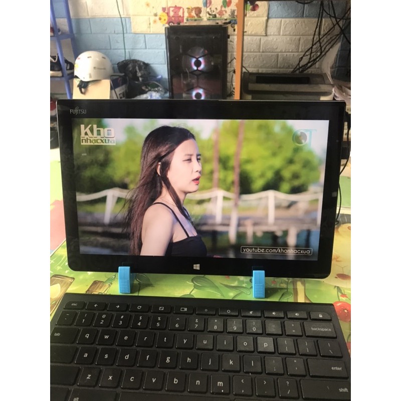 Laptop 2 trong 1 Fujitsu Stylistic Q704 đã qua sử dụng