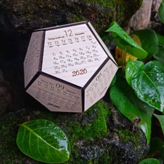 Lịch gỗ 2020( màu kem vân gỗ)