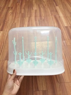 Úp bình sữa cho bé