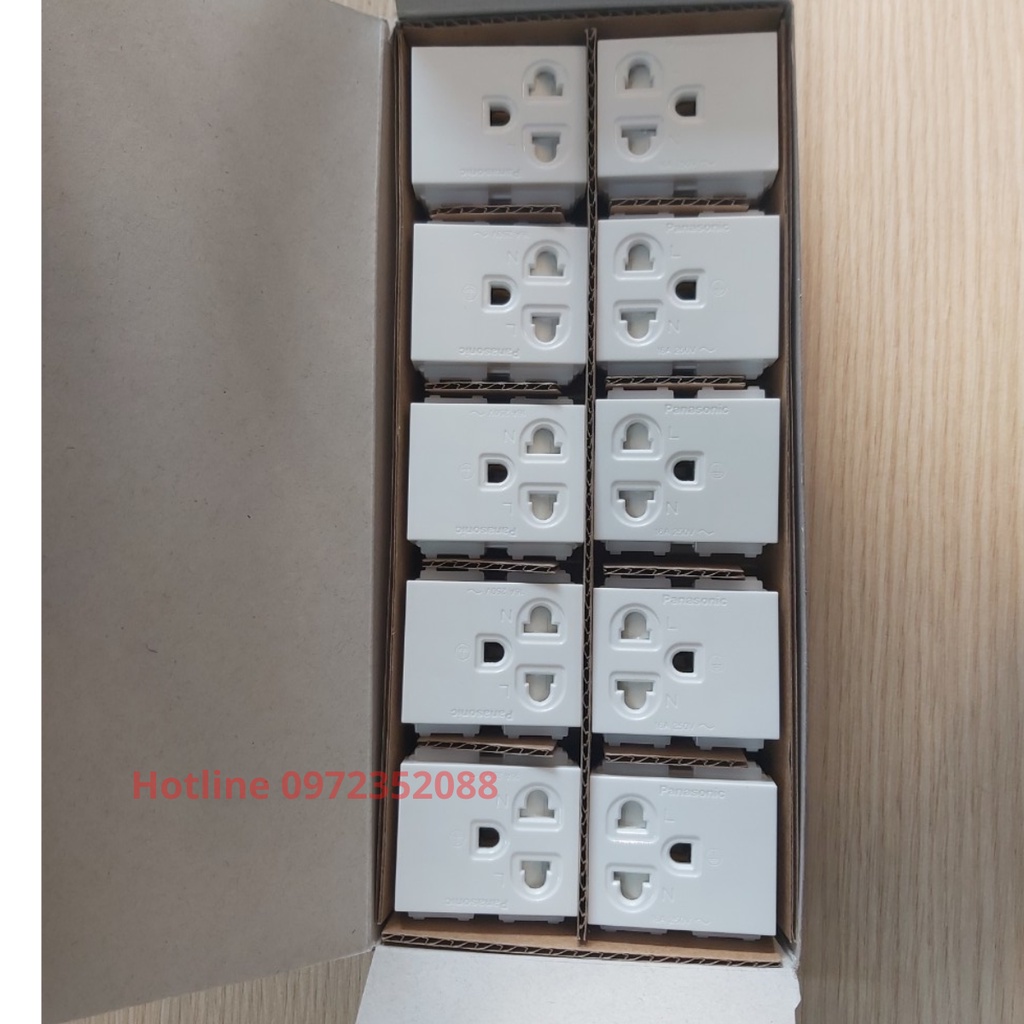 Ổ cắm đơn 3 chân có màn che/ Socket 3P WEV1181-7sw 16A 250VAC Panasonic Wide series màu trắng