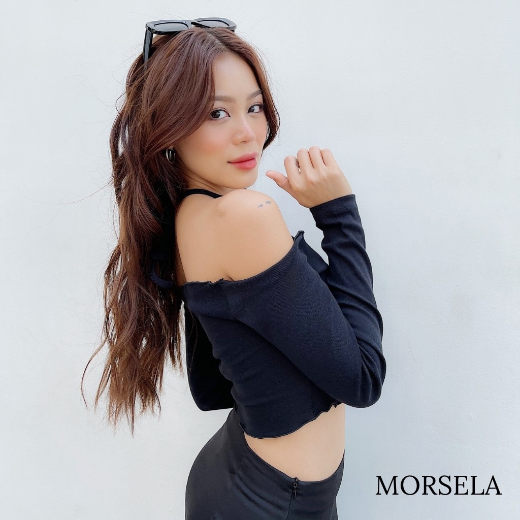 Áo thun croptop tay dài ôm body cột dây cổ yếm dáng trễ vai Sexy theo phong cách Hàn Quốc -Áo crop top nữ kiểu - Morsela | BigBuy360 - bigbuy360.vn