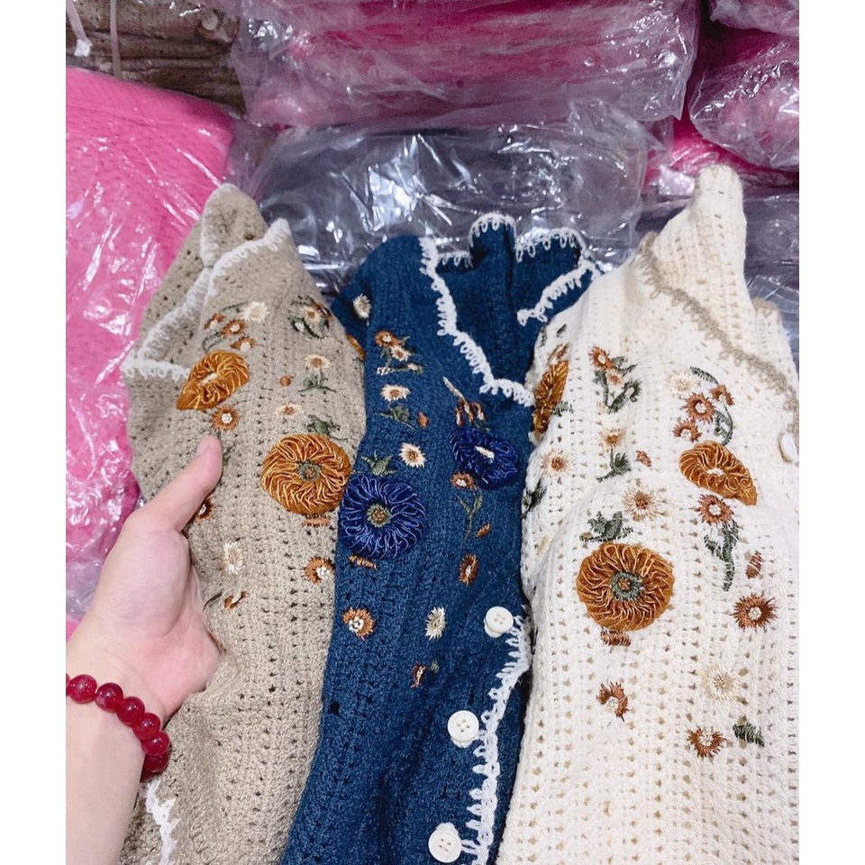 Áo len sát nách phối nút ren len Vintage