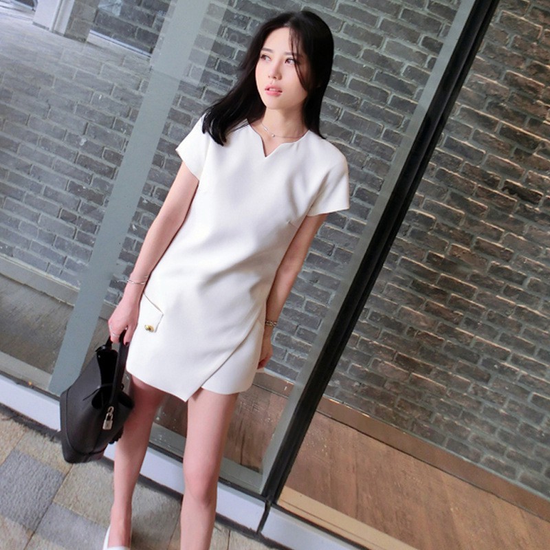 Set Áo Thun Ngắn Tay Cổ Chữ V Và Quần Short Ống Rộng Thời Trang Cho Nữ