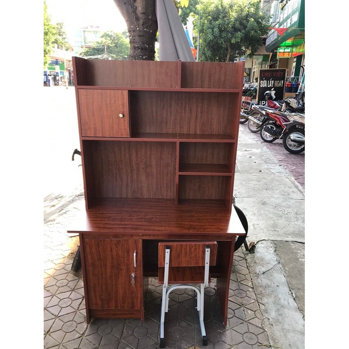 Bàn học có kèm kệ sách