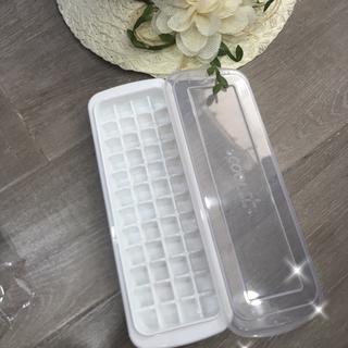KHAY ĐÁ 48 VIÊN CÓ NẮP Inomata