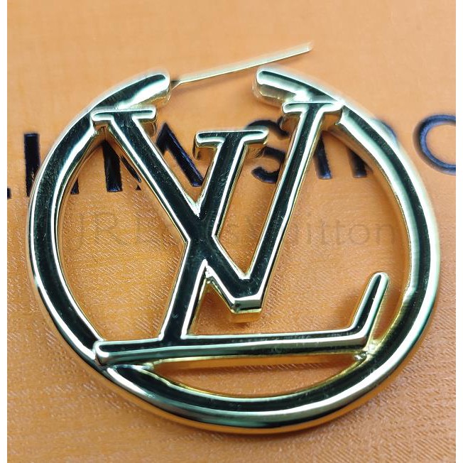 Set 2 khuyên tai hình logo nhãn hiệu thời trang Louis Vuitton sang trọng