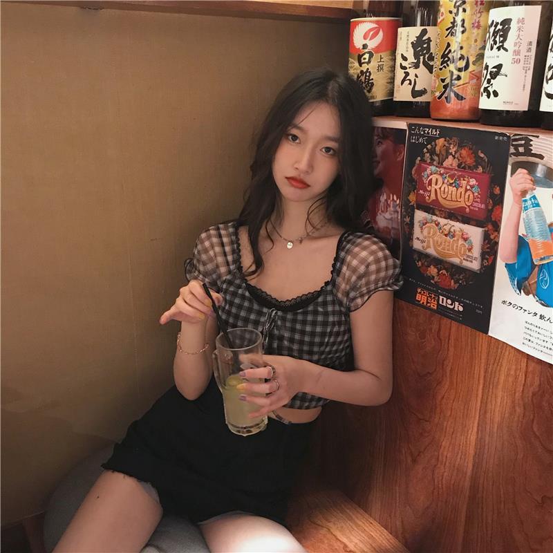 Áo Sơ Mi Tay Ngắn Họa Tiết Sọc Caro Trắng Đen Phong Cách Hong Kong Cổ Điển Thời Trang Cho Nữ