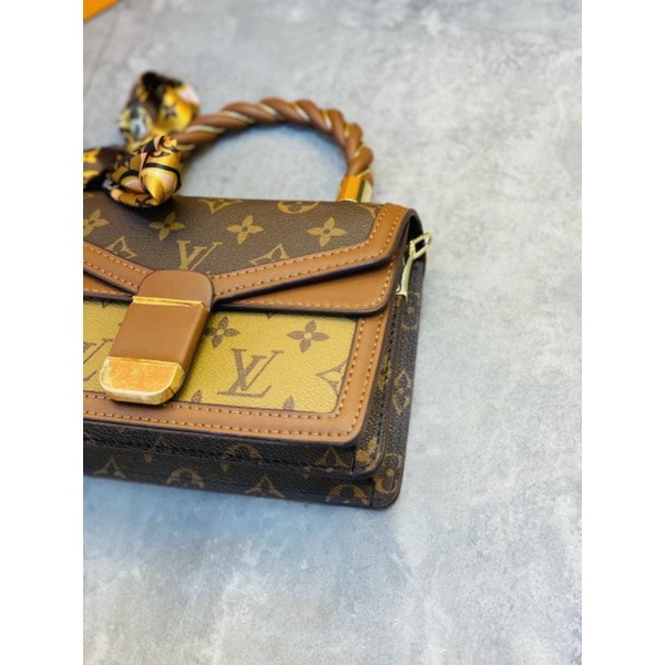 Túi qua xách hoạ tiết lv