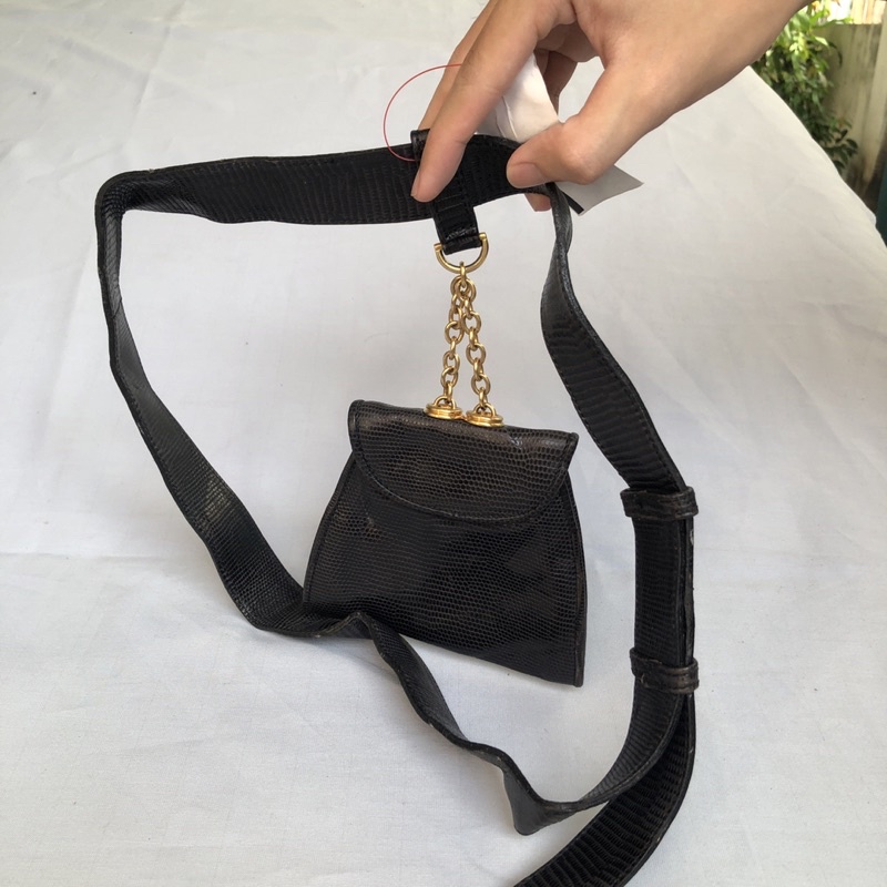 Túi chuẩn si. Túi qua sử dụng. Khách vui lòng xem hình nếu muốn biết thêm thông tin sản phẩm mời khách vô chat . Thanks.