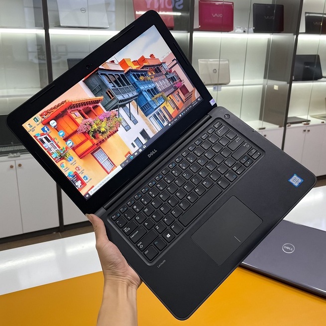 Dell Latitude 3380 Core i3 6006U/ Ram 8Gb/ SSD 256Gb/ Màn hình 13.3 inch mỏng gọn nhẹ/ thời lượng pin cực tốt .
