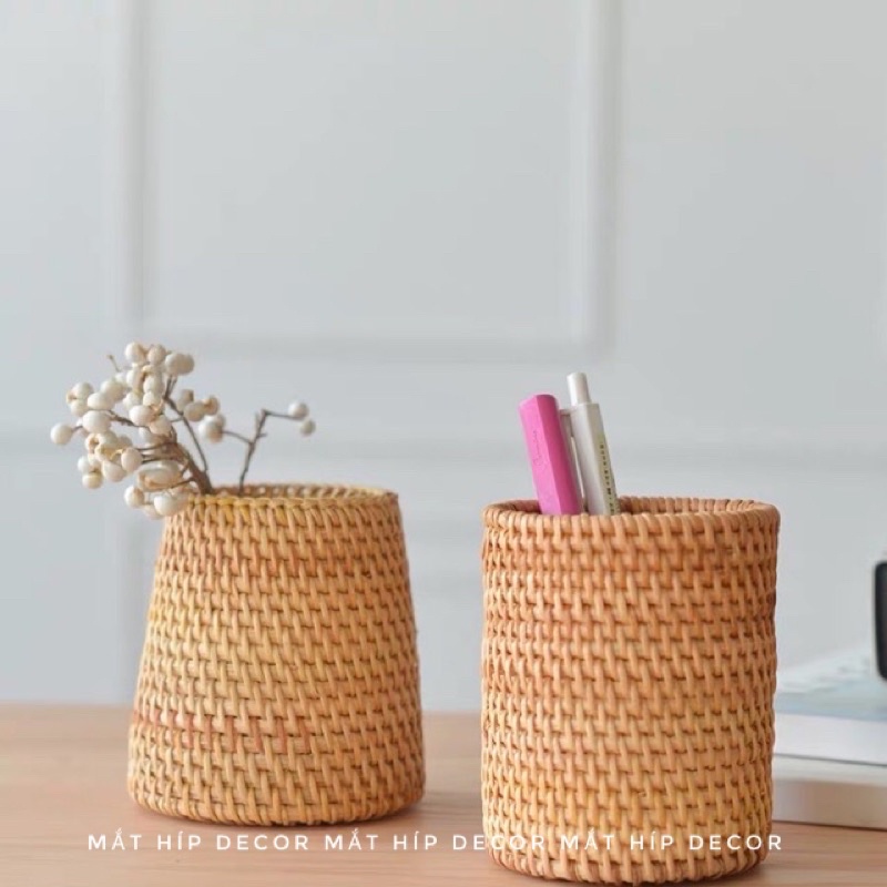 Cốc Mây dùng để đựng thìa gỗ, cắm bút, đựng hoa khô, cọ trang điểm hoặc decor nhà cửa rất xinh
