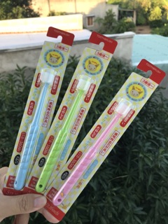 Kem/bàn chải đánh răng cho bé