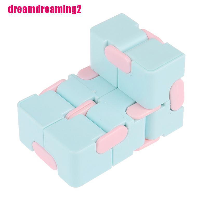 Khối Rubik Châu Âu Giúp Giảm Căng Thẳng