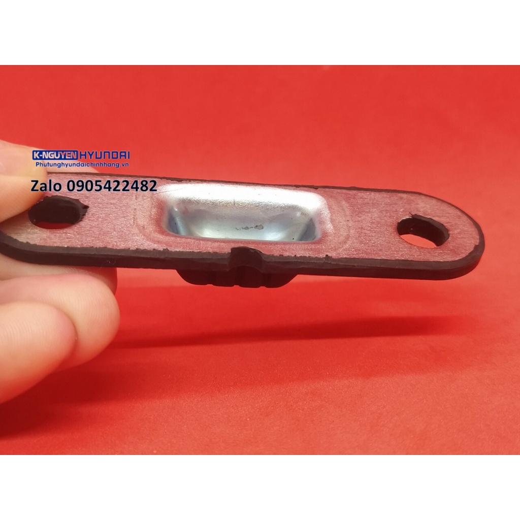 Xe STAREX đời 2000~2005/ Đệm cao su giảm chấn cửa lùa - Mã số 8324043001