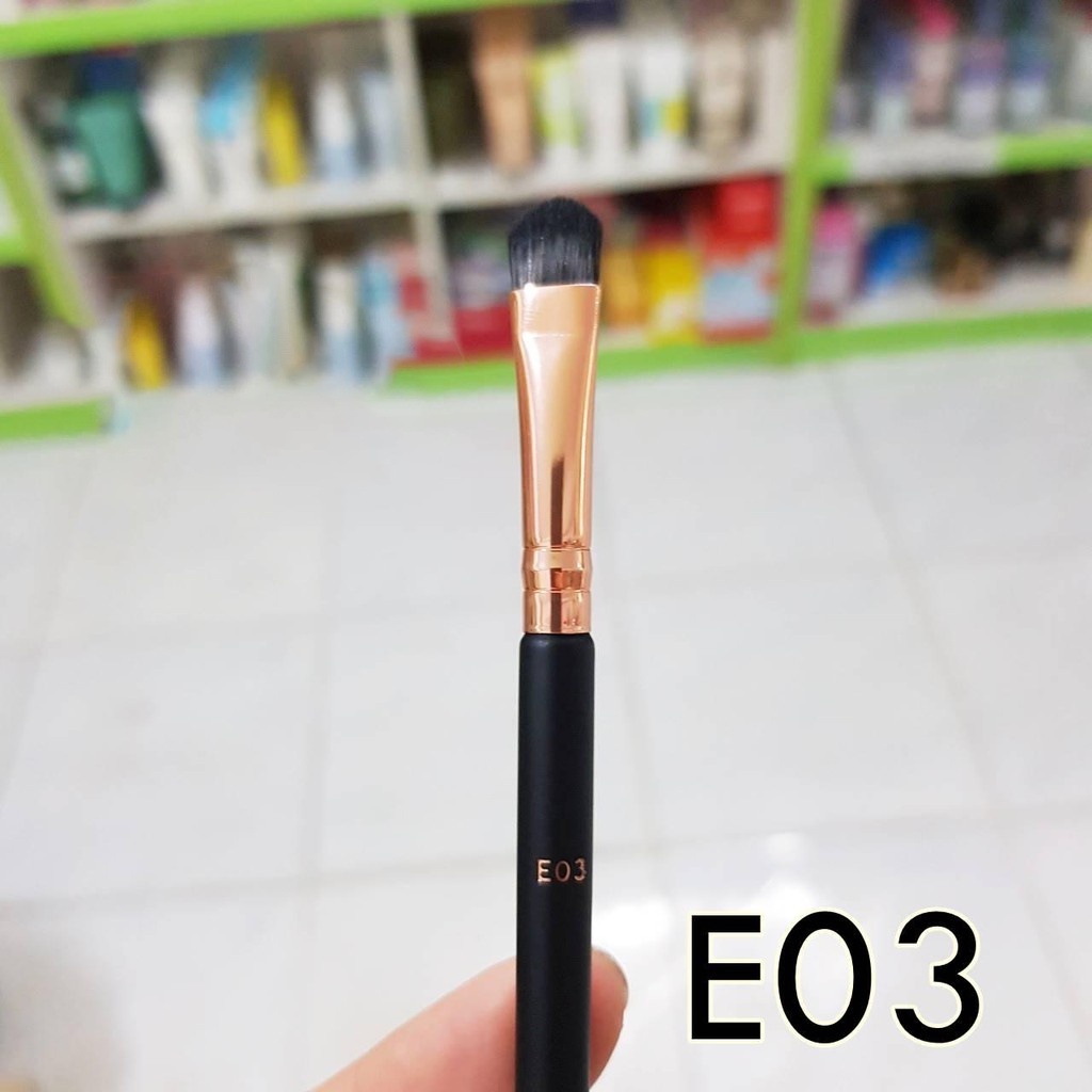 Cọ Phủ Phấn Mắt Vacosi Shader Brush E03