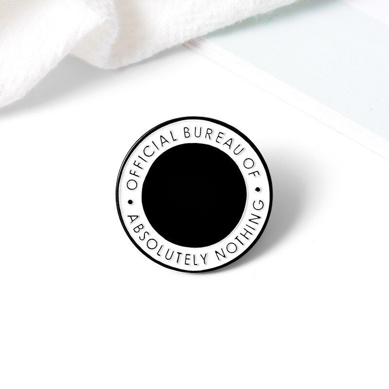 Trâm cài áo QIHE JEWELRY hình tròn màu trắng và đen thời trang độc đáo