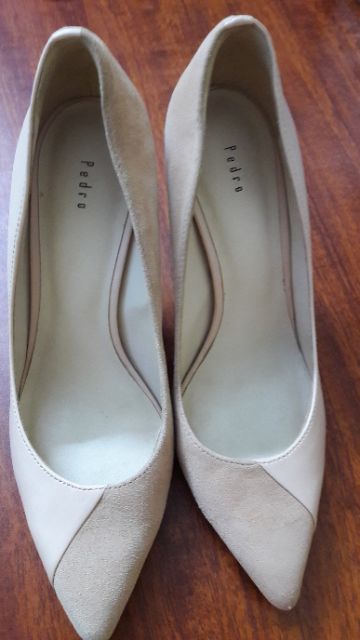 Thanh lí giày pedro auth. Mình order về nhưng đi không vừa. Size 35 auth. Phom dáng rất đẹp.