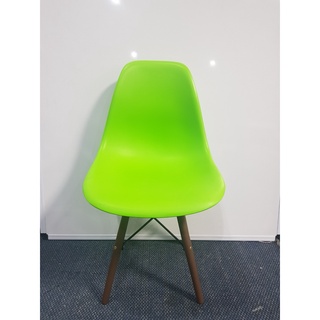 Ghế nhựa chân gỗ EAMES