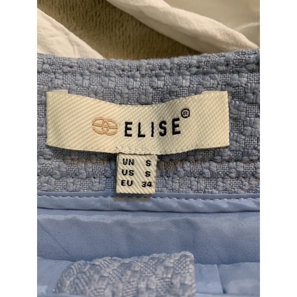 Sơ mi trắng và chân váy Elise