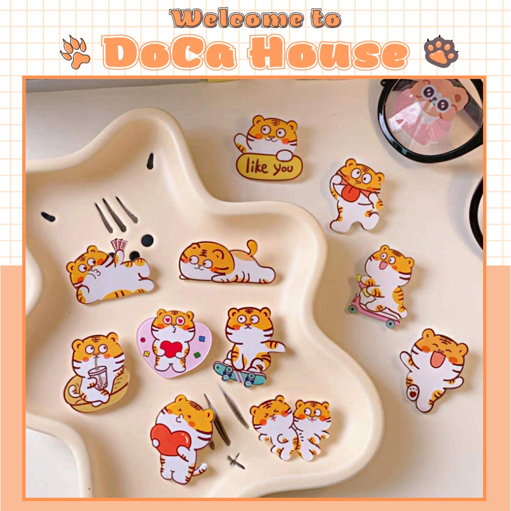 Pin cài cặp DOCA, sticker gắn balo, huy hiệu cài áo hổ nhí nhố siêu dễ thương