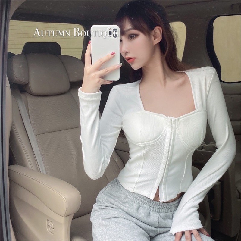 Áo thun cài nút quyến rũ