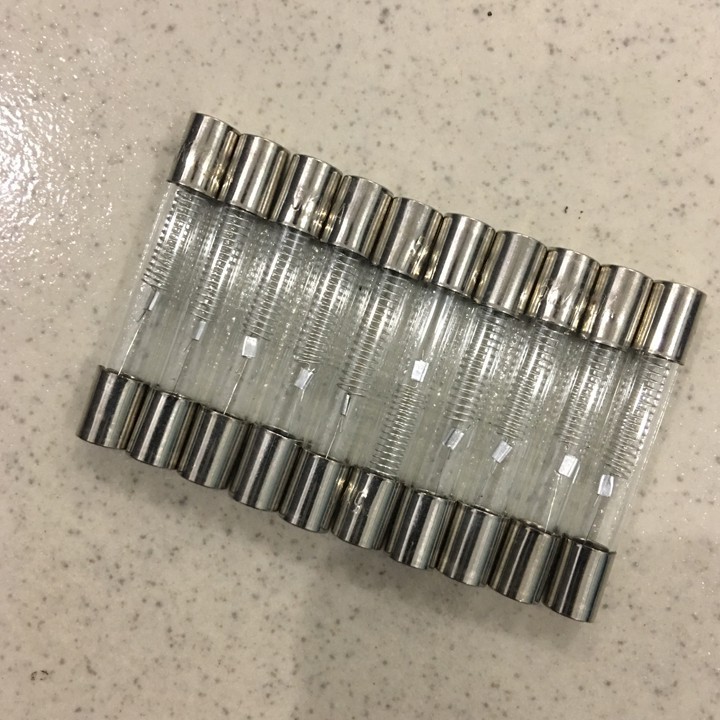 Cầu chì lò vi sóng