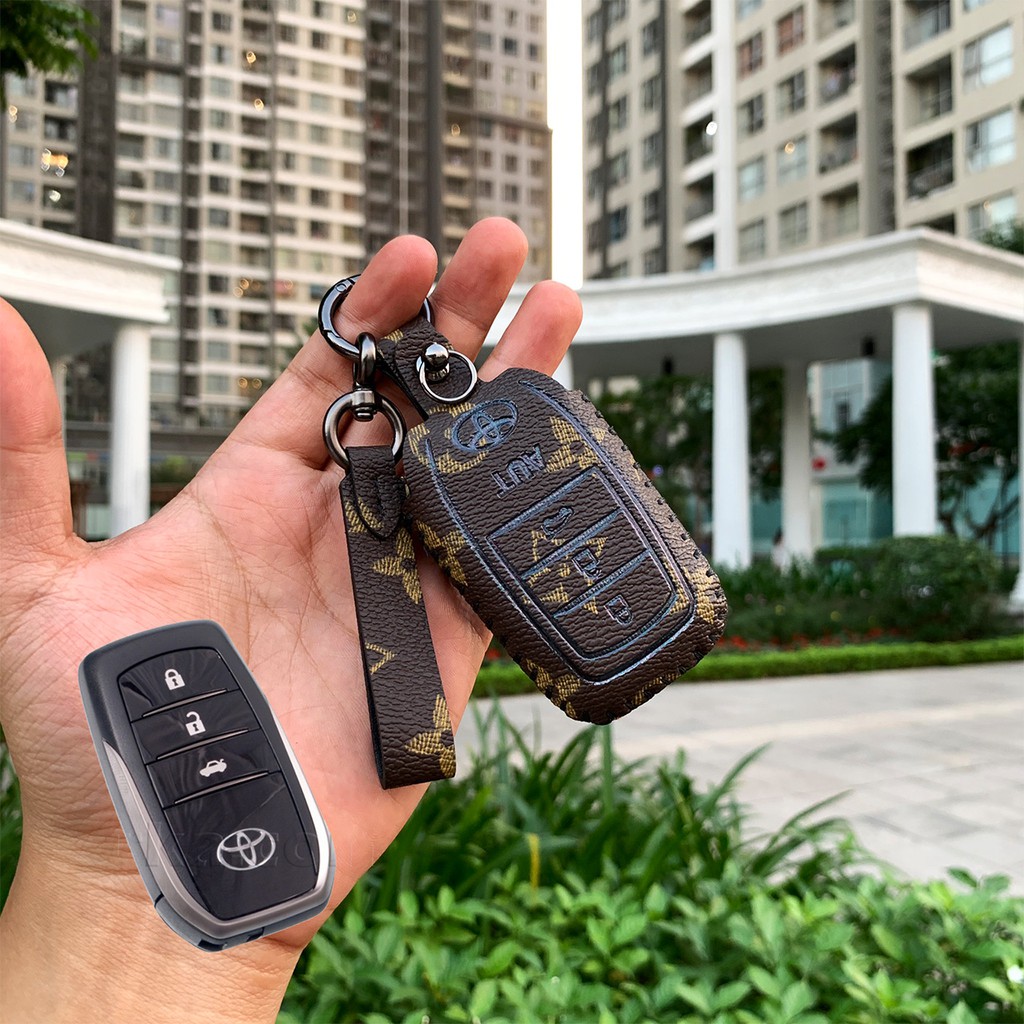 Đựng smartkey Toyota Fortuner Land Cruiser Camry 3 nút bấm khâu tay TFO3V AD có tay cầm