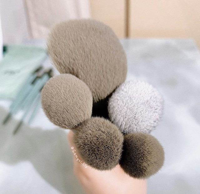 BỘ CỌ TRANG ĐIỂM 13 CÂY FIX KÈM TÚI