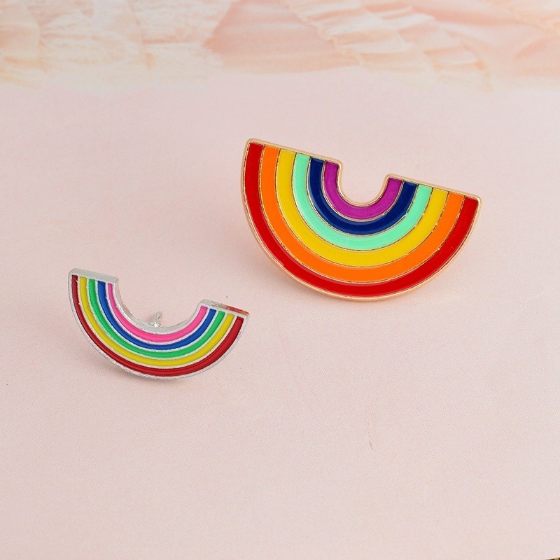 Ghim Cài Áo Hình Cầu Vồng Và Chữ Love Is Love Cổ Điển Thời Trang