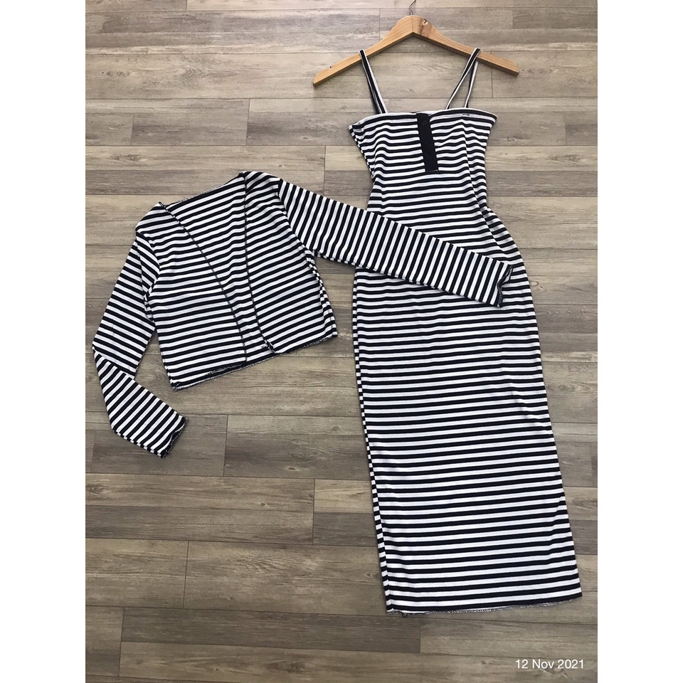 Set đầm body 2 dây kẻ sọc phối nút cài ngực Form dài chất thun co giãn + Áo khoác dài tay