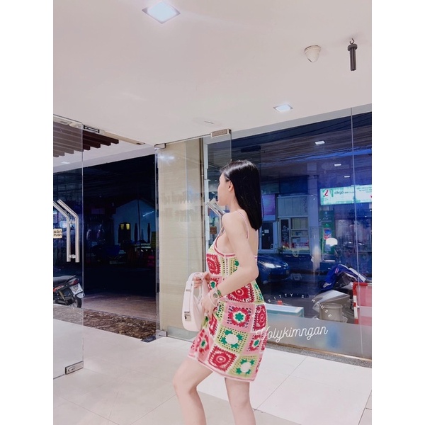 Đầm len caro hồng hoa xanh