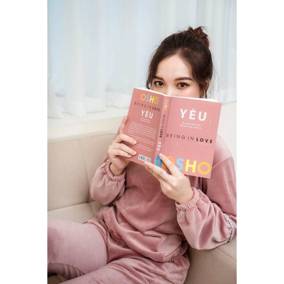 Bộ đồ mặc nhà WINNY cao cấp. Chất liệu Nhung mềm mịn, ấm áp. Thiết kế kiểu dáng dài trơn dáng tay phồng phối viền ở tay