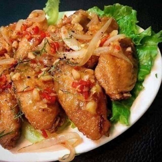 CÁNH GÀ GIỮA ( KHAY 500GRAM ) / KHÚC GIỮA