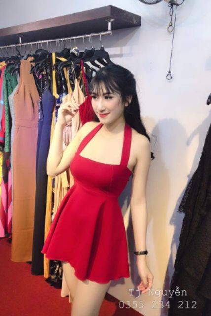 Đầm xòe cổ yếm