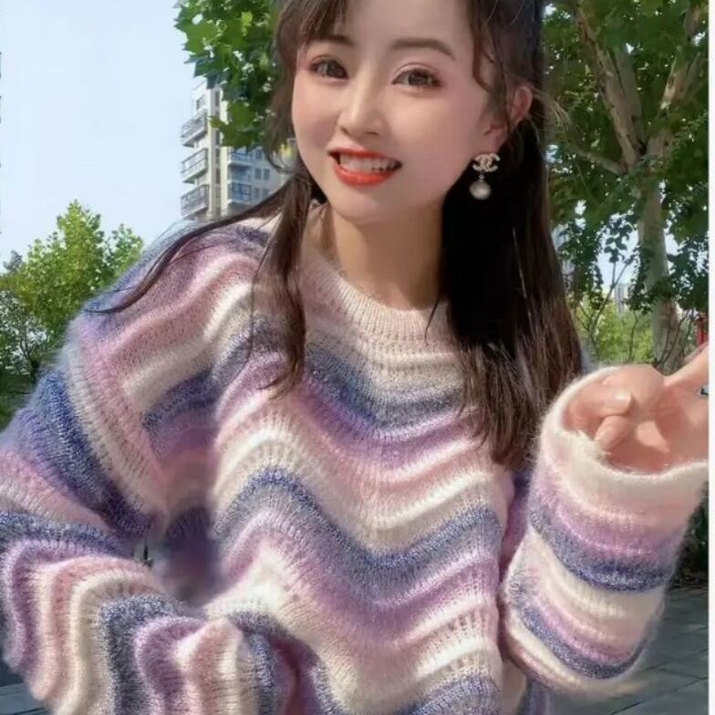 Áo Sweater Cổ Tròn Dáng Rộng Họa Tiết Kẻ Sọc Màu Sắc Tươi Tắn Thời Trang Thu Đông 2022