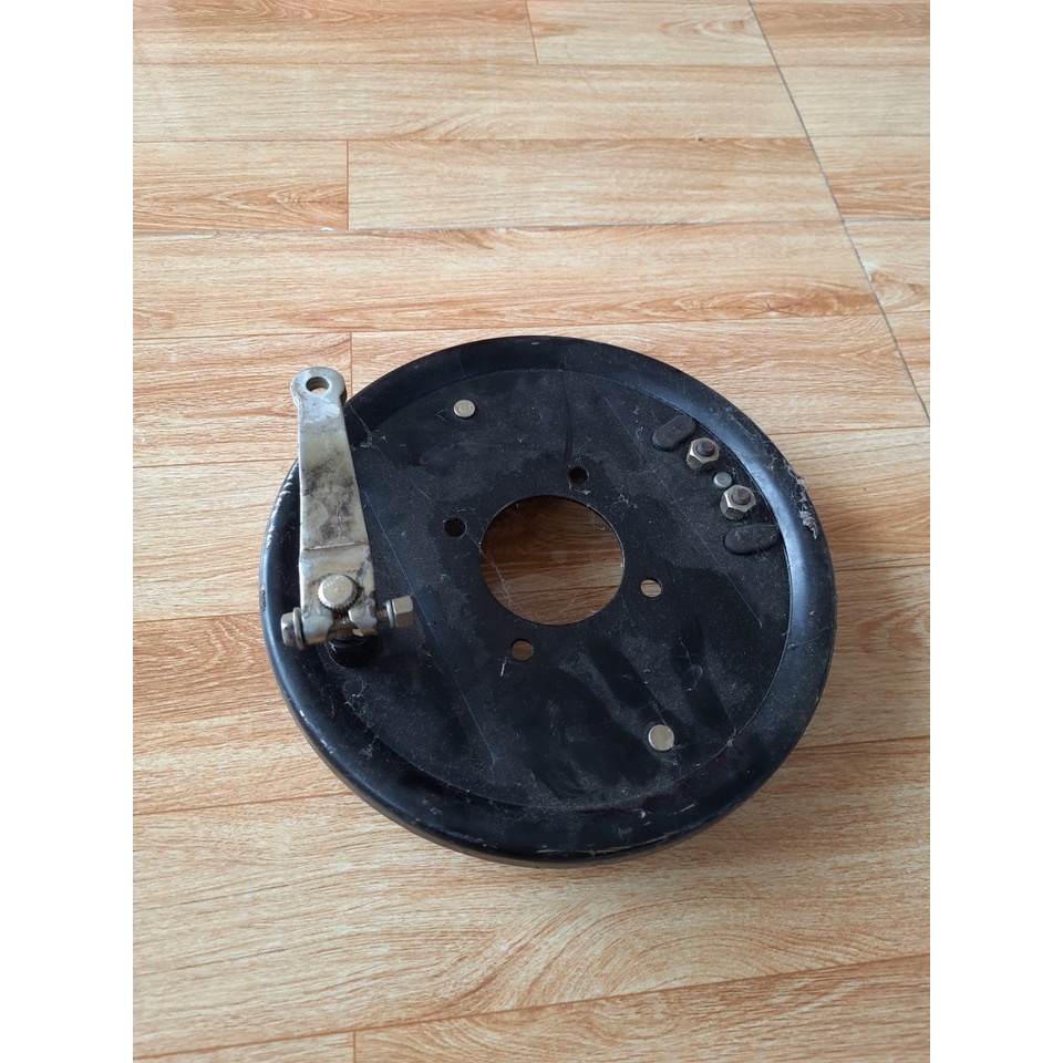 1 mâm dừng phanh cơ  đường kính má phanh  18cm, 20cm