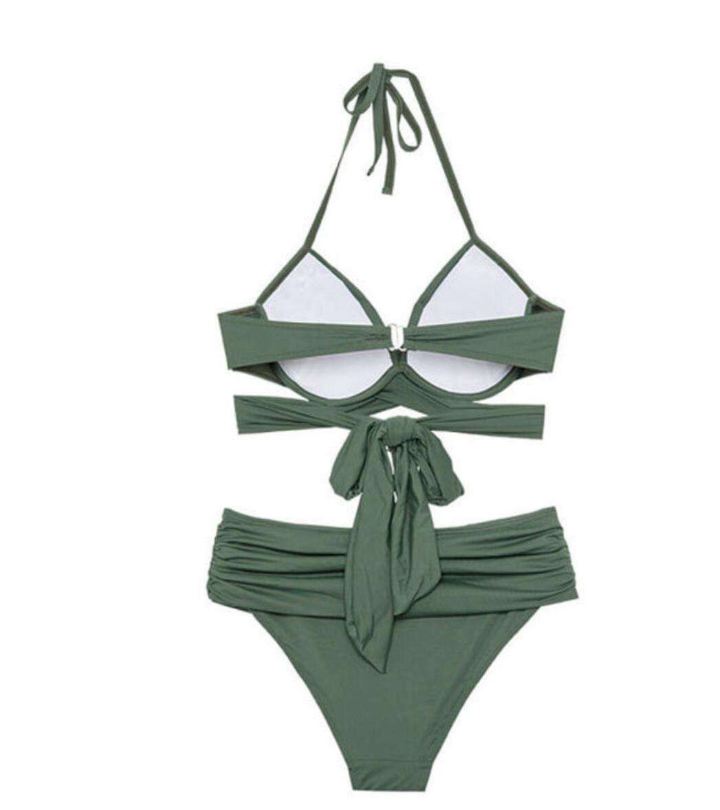 Bộ bikini hai mảnh phong cách mới quy tụ những phụ nữ mặc đồ bơi xẻ ngực sexy với dây đeo chéo