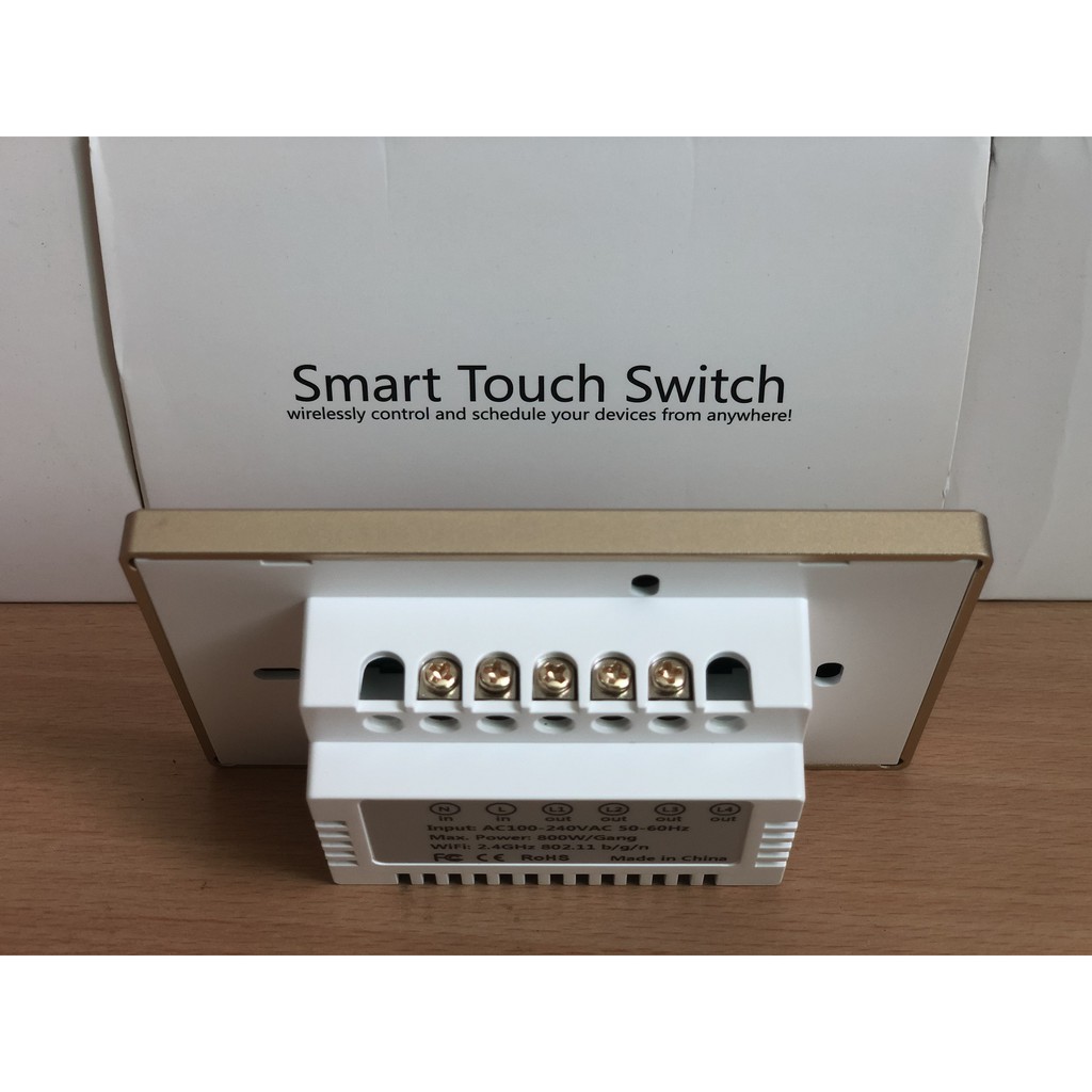 Công tắc thông minh wifi Tuya có viền nhôm vàng hình chữ nhật