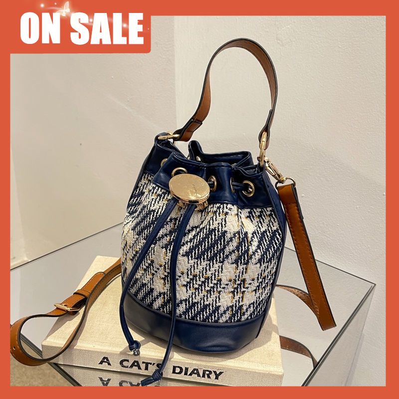 High quality women's bag 2022 new fashion fashion niche work commute portable bucket bag Single Shoulder Messenger Bag