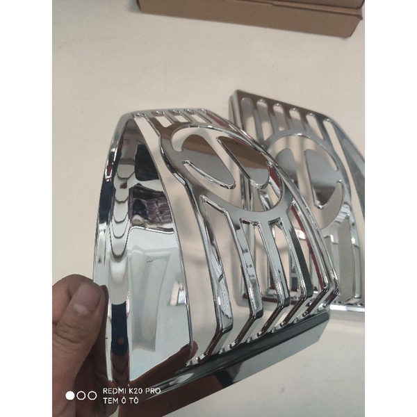 Ốp đèn xin nhan cho xe Hino 500 giá trên là 1 bộ gồm 2 cánh cái