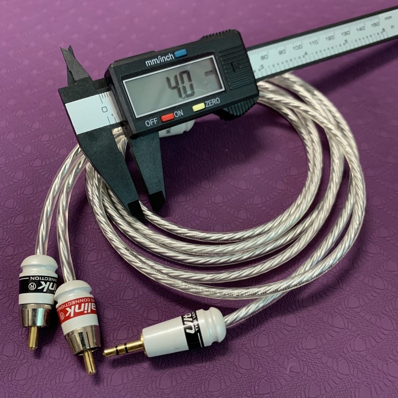 Dây tín hiệu đầu 3.5 ra 2 đầu hoa sen Ultralink Canada